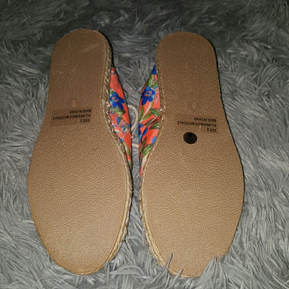 Cute Girlie Shoes - Picture 2 of 2