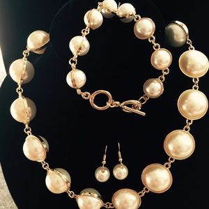 (3pc set) Pearl necklace, bracelet , & earrings