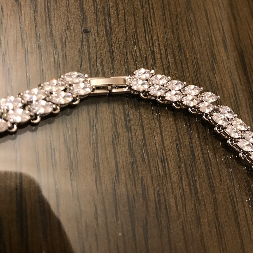 💍 Elegant Diamond Teardrop 18in Necklace - Picture 3 of 8