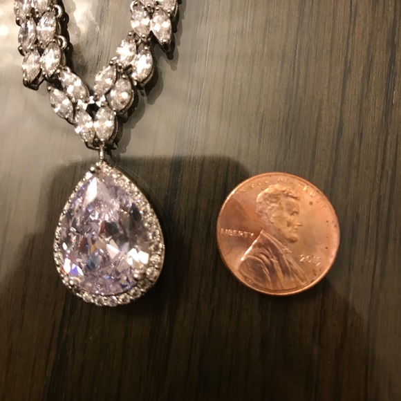 💍 Elegant Diamond Teardrop 18in Necklace - Picture 7 of 8