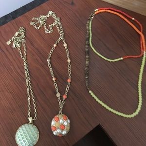 🤗 bundle of three statement necklaces !!!!