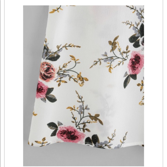 Frilled Armhole Button Closure Back Shell Top - Picture 4 of 5