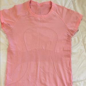 Lululemon Swiftly light pink top Sz8