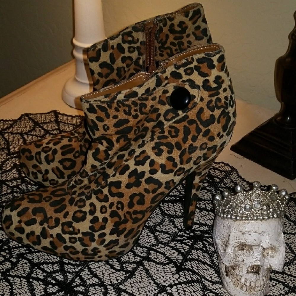 Leopard boot Heels