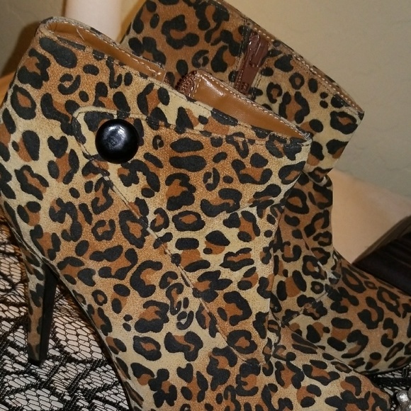 Leopard boot Heels - Picture 2 of 4