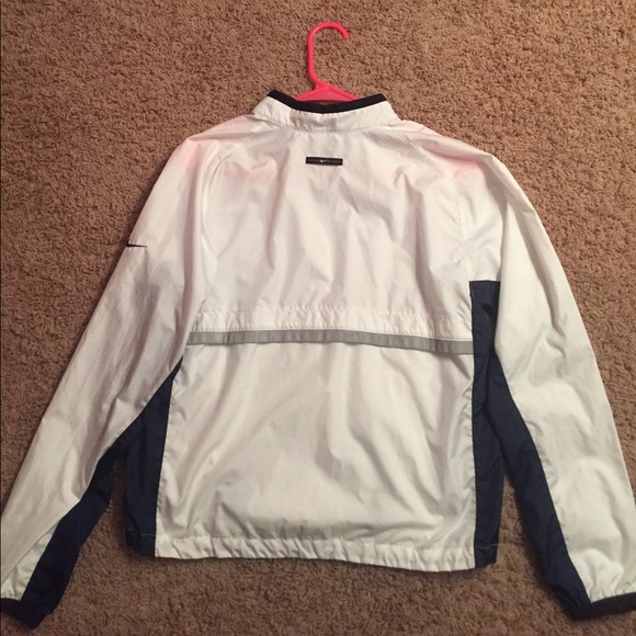 Nike Light Jacket - Picture 2 of 3
