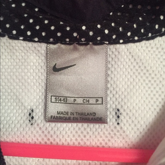 Nike Light Jacket - Picture 3 of 3