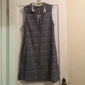 Sleeveless dress - with collar, pockets