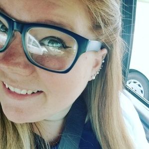 Meet your Posher, Desiree