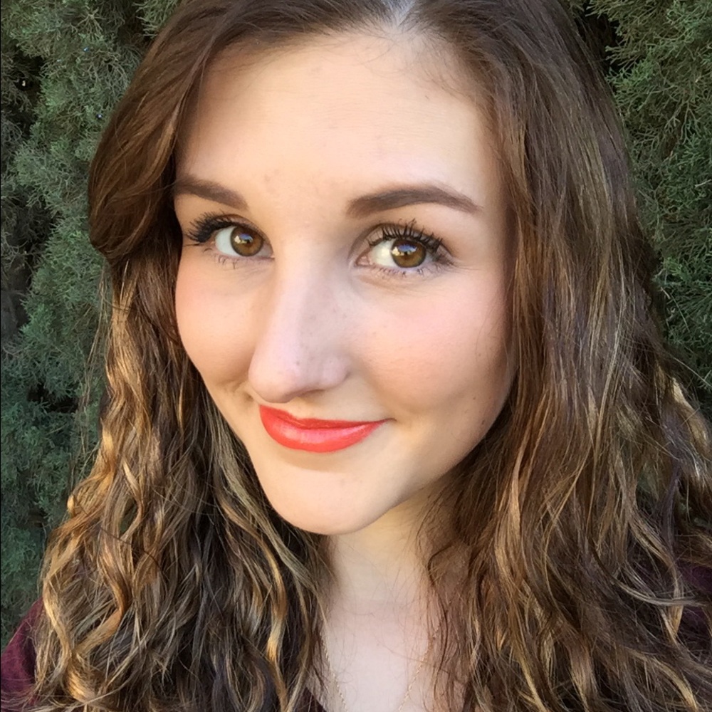 Meet your Posher, Laura