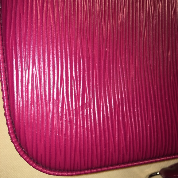 Authentic LV Epi Pochette Acc. Fuchsia Bag *NEW* - Picture 4 of 8