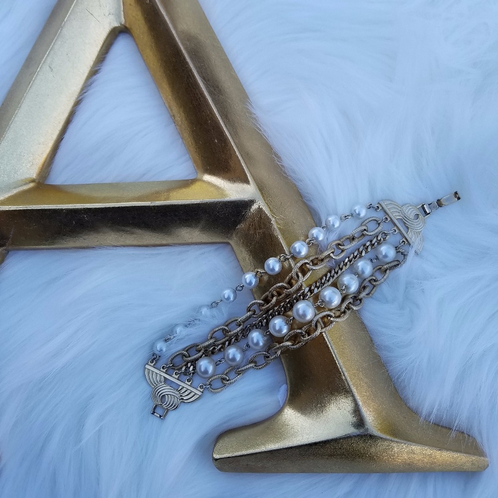 Gold Chain & Faux Pearl Clasp Bracelet