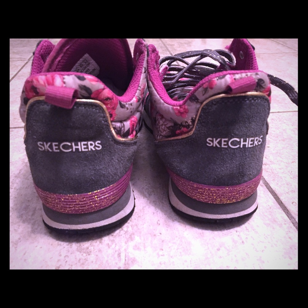 Girls Skechers sneakers sz 3