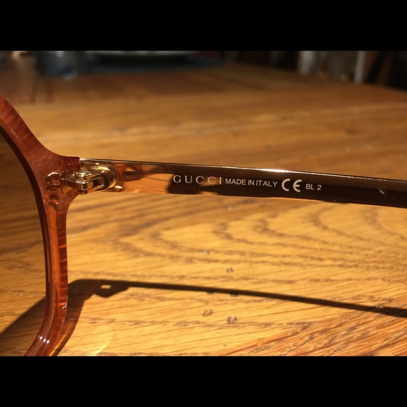 LIKE NEW! Gucci Sunglasses with branded glass case main image 6