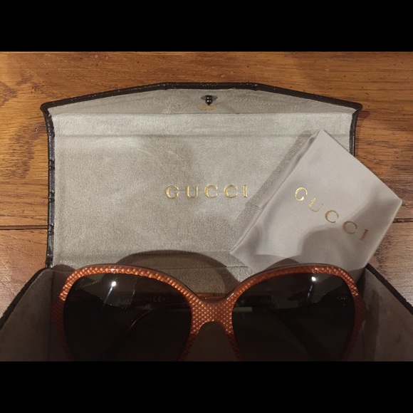 LIKE NEW! Gucci Sunglasses with branded glass case main image 4