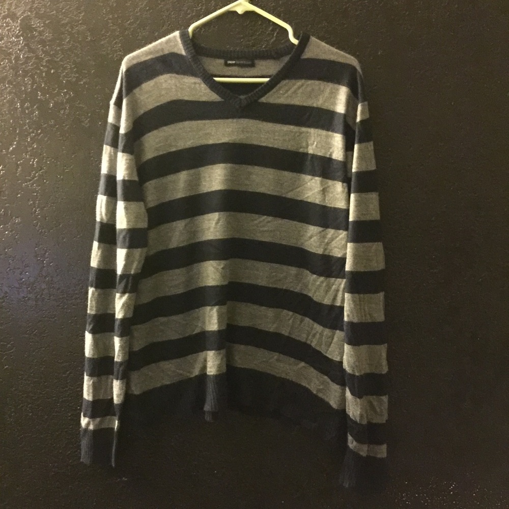 Men's Gray and navy blue striped sweater