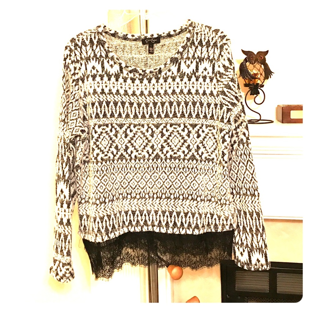 Fitted sweater with lace detailing.