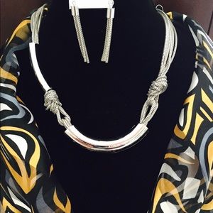 Necklace & earrings set