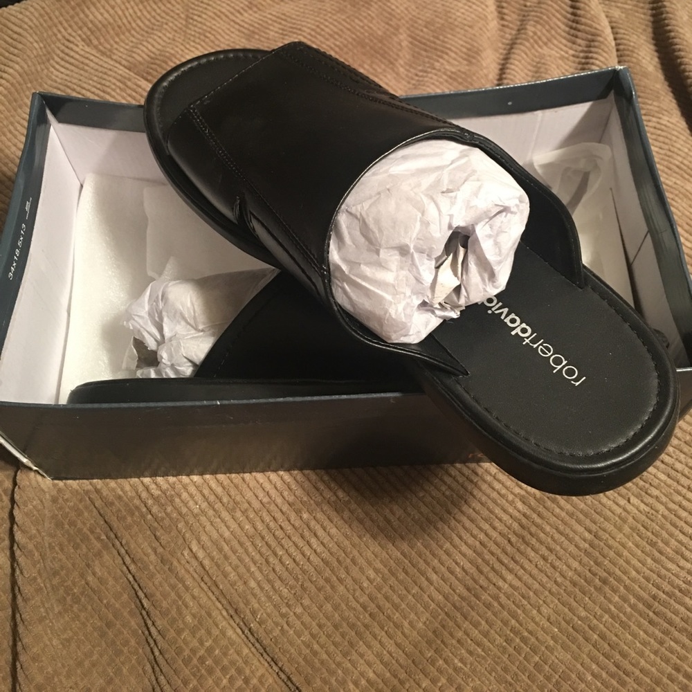 New in box men's Robert David slides