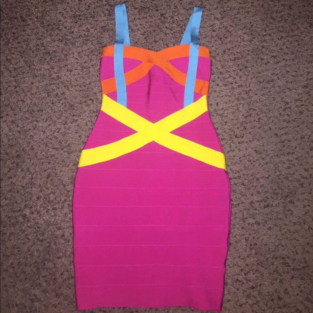 ✨BEBE BODYCON DRESS✨