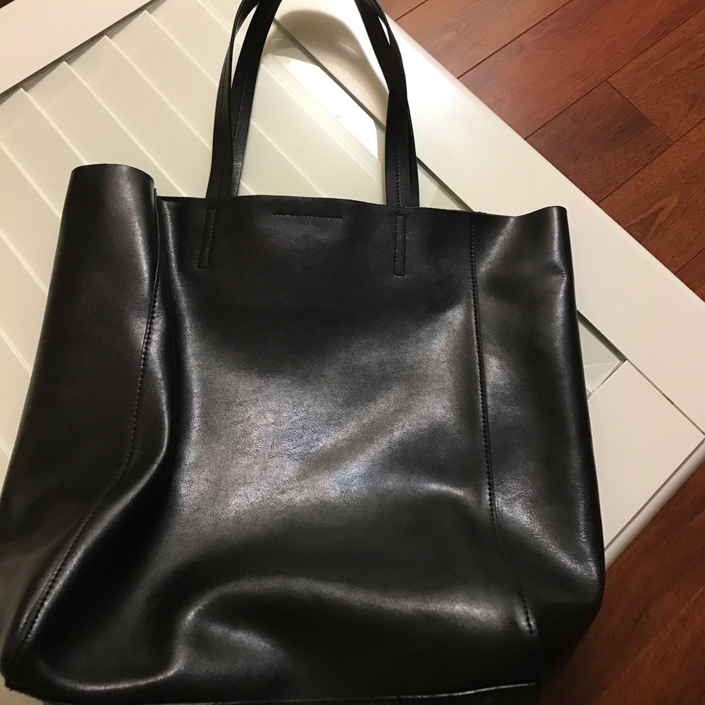 Banana republic black leather tote - like new!