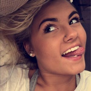 Meet your Posher, Avery