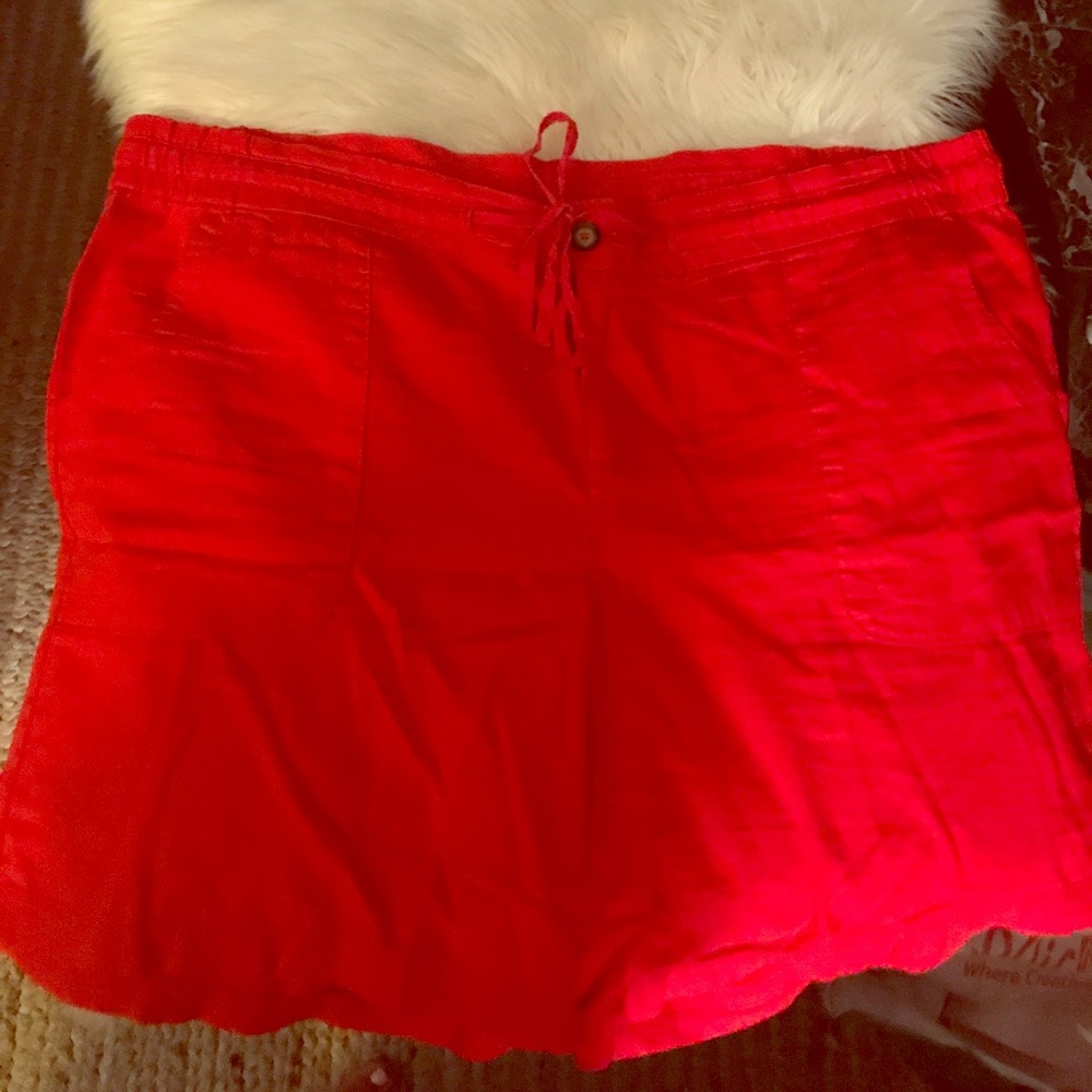 Gorgeous red shorts !!!