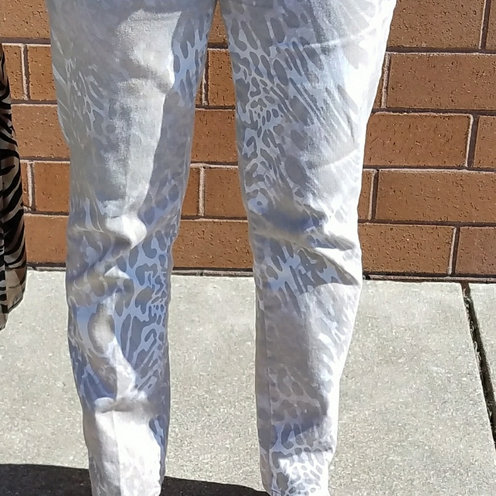 Stylish Animal print pants Gloria Vanderbilt Amand