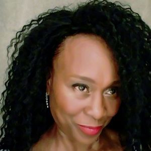 Meet your Posher, Lois