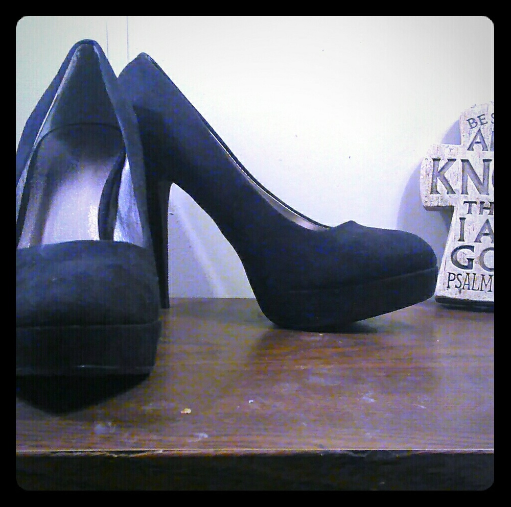 Maurices Faux Suede Black Pumps