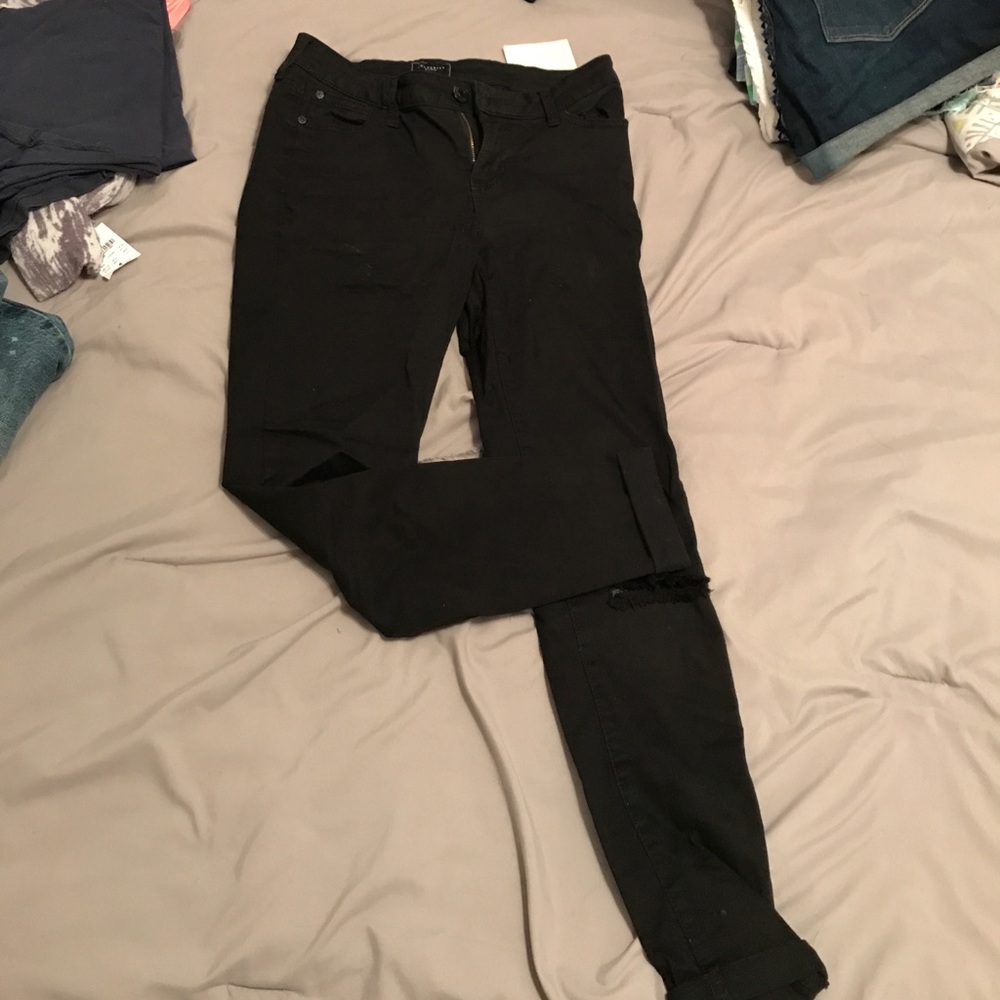 Ripped Knee Skinny Jeans