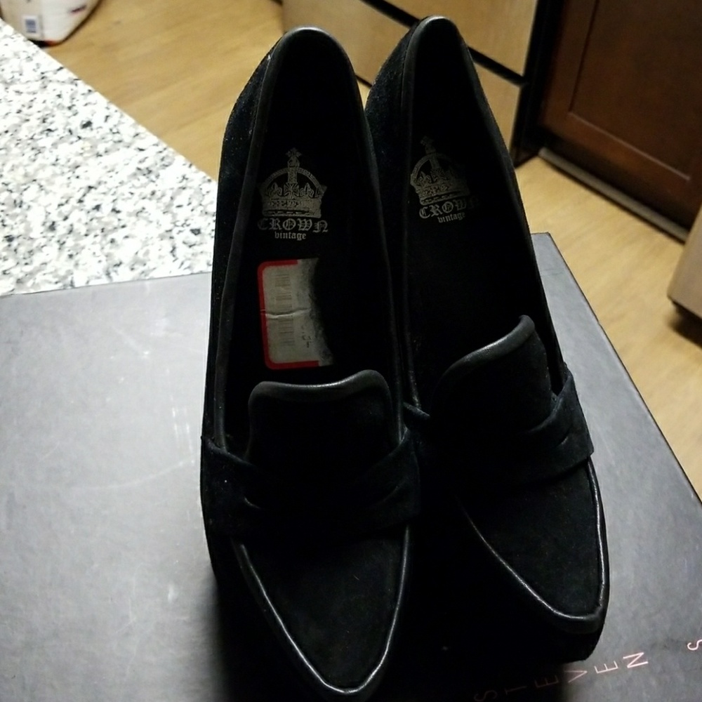 A nice steve by steve madden crown vintage