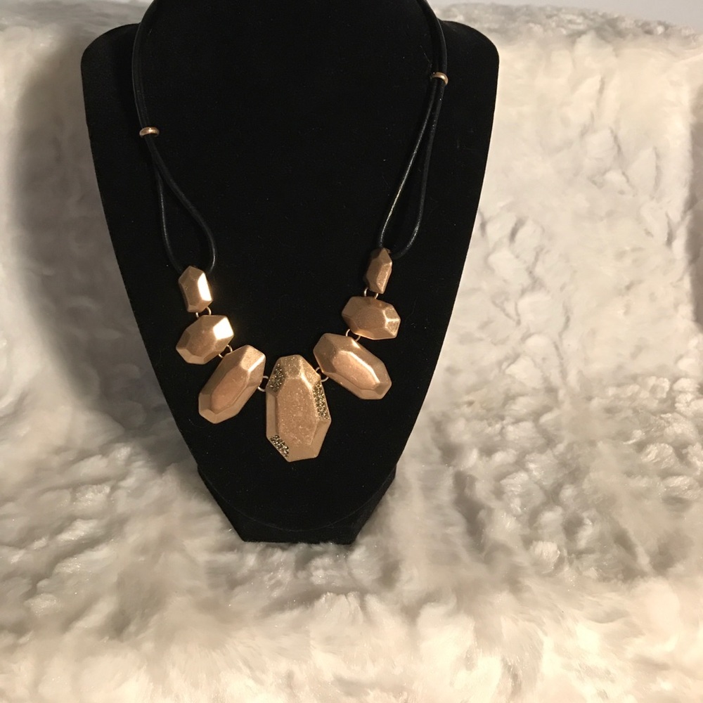 KENETH COLE NECKLACE