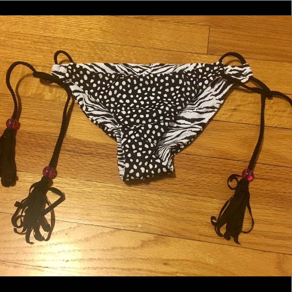 Reversible bikini bottoms