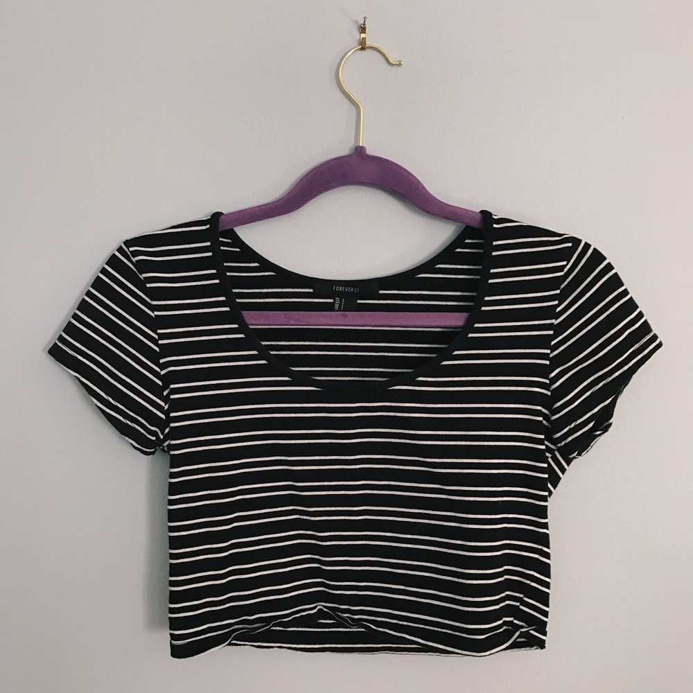 B&W STRIPED CROP TOP