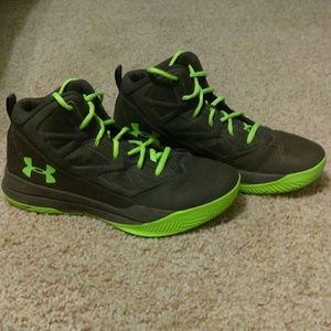 Basketball shoes