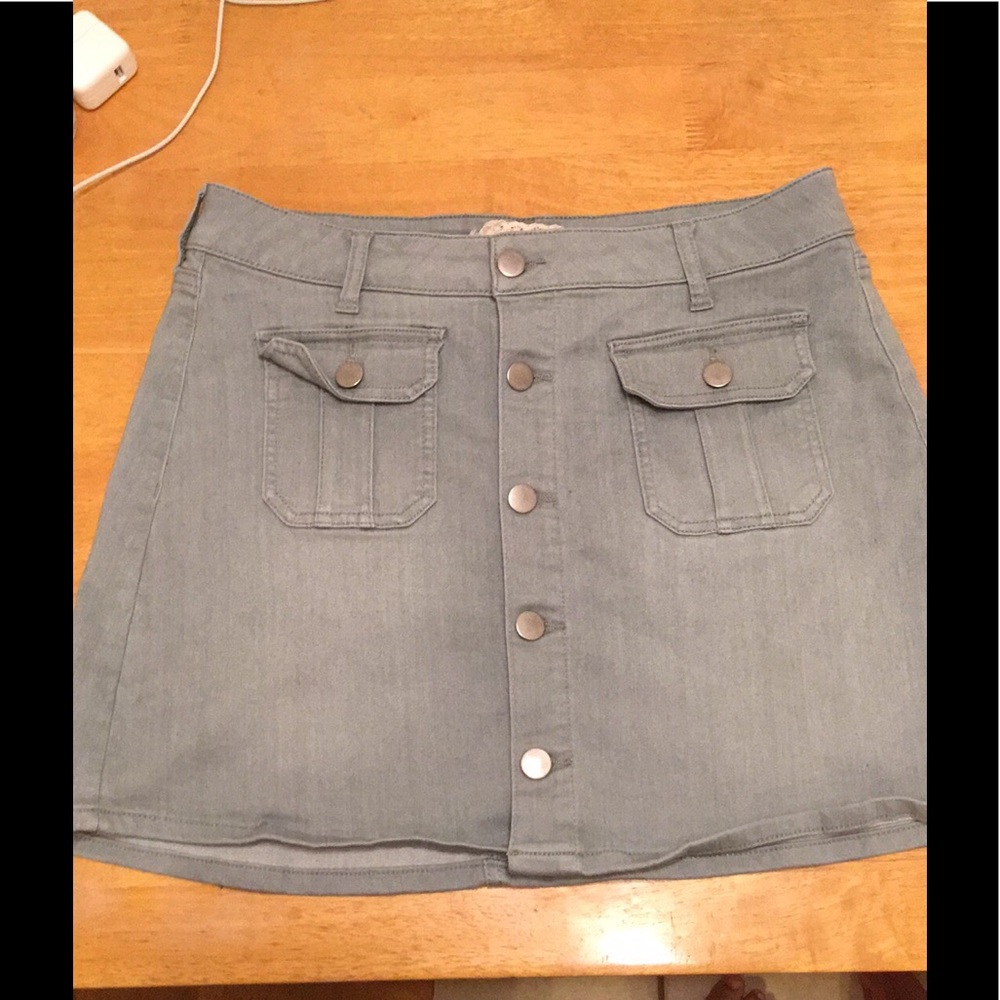 Button front stretchy skirt