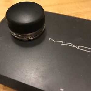 MAC Pro Longwear Paint Pot in Frozen Violet