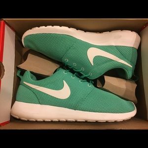 Nike Roshe Run Gamma Green Sail Green size 10.5