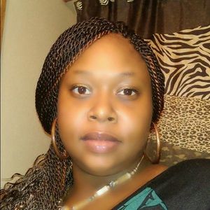 Meet your Posher, Larisha