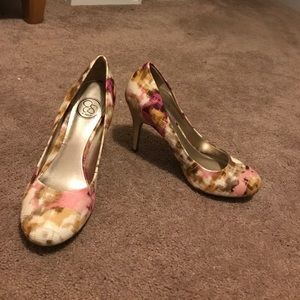 Jessica Simpson pumps