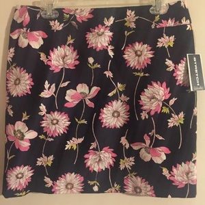 New Rafaella 12 Black Floral Stretch Pique Skirt