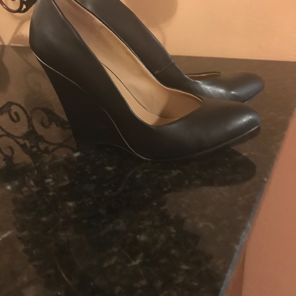 MIA black size 8.5