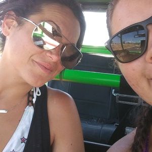 Meet your Posher, Melissa