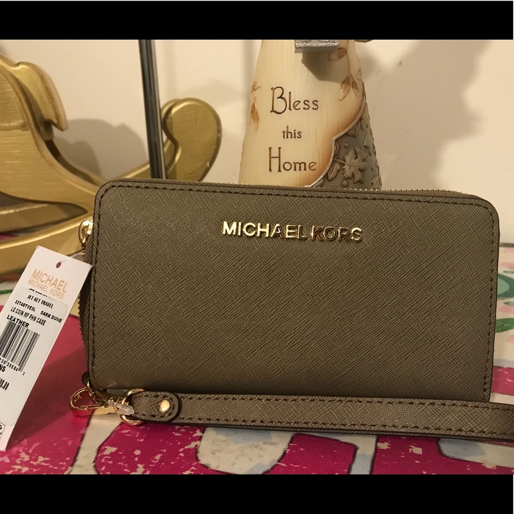 NWT Michael Kors travel phone wallet