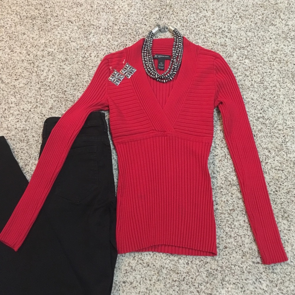 Beautiful bright red petite medium sweater