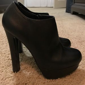 Steve Madden Belbotm booties