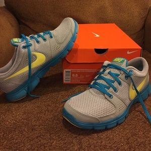 Nike Flex Experience RN size 9.5