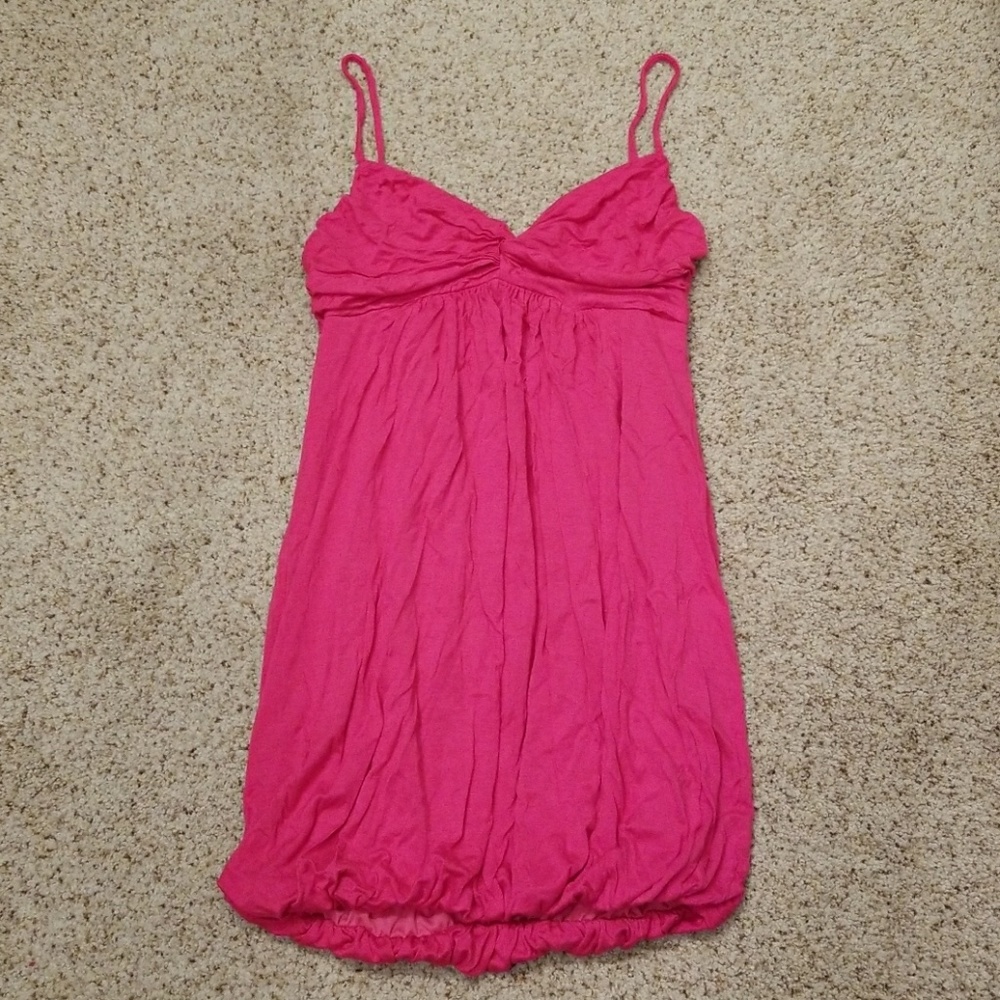 *FREE SHIPPING* Hot pink dress 😍 Perfect for Valentine's Day!
