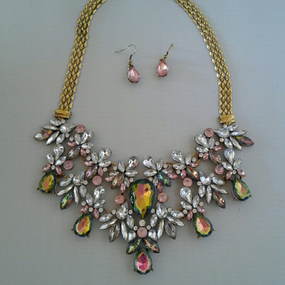 Statement Necklace - Picture 2 of 3